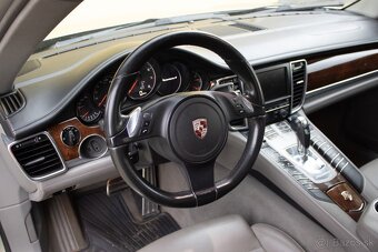 Porsche Panamera 4 - 9
