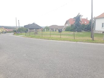 Predám RD s veľkým rovinatým pozemkom 1606m2 - 9
