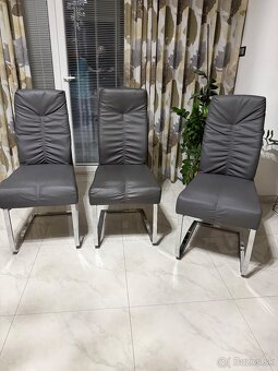 Jedálenské stoličky 3x - 9