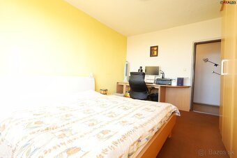 Veľkometrážny 2 izbový byt vybavený balkónom. komorou. šatní - 9