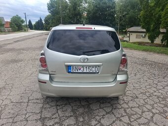 Toyota Corolla Verso 2.0 D 85 kw 7 miestny - 9