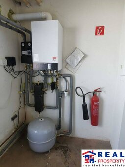 STROJNÍCKA: SKLAD 605 m2-naklad. rampa 164 m2, soc. záz., 4 - 9
