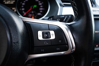 VOLKSVAGEN PASSAT 140kw R - 9