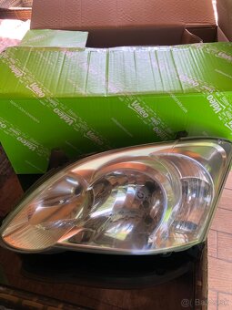 Svetla Toyota Corolla E 12 hachbak 2006 - 9