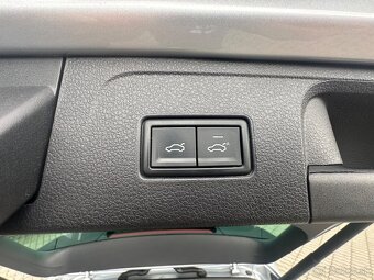 Volkswagen Passat Variant 2.0 TDI R-Line 4Motion DSG - 9