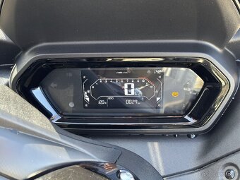 Skúter Yamaha XMAX 300 (20,6 kW) - 9
