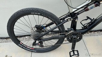 Predám Specialized Stumpjumper S4 (veľkosť L) – karbónový fe - 9