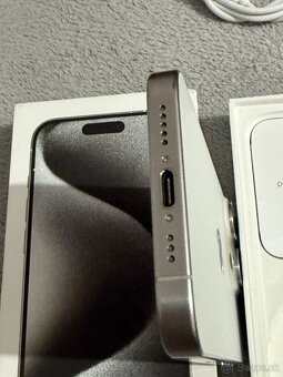 Predám Apple iPhone 15 PRO 256GB White Titan Rám telefónu - 9