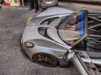 Henessey Venom 1:18 Autoart Signature - 9