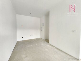 Na predaj priestranný 2 izbový byt s veľkou terasou a vlastn - 9