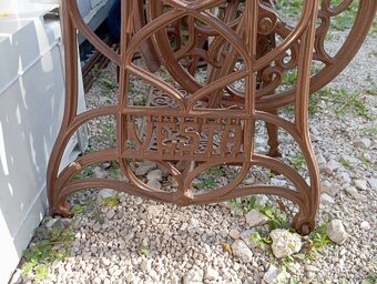 Predám stojan na starý šijací stroj - 9