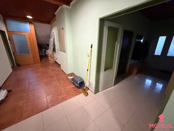 Veľký rodinný dom Podhradie - 9