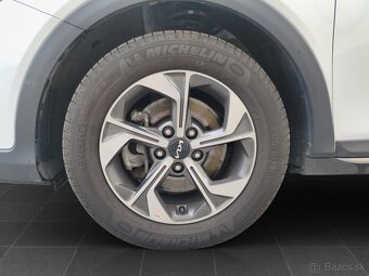 Kia XCeed 1.5 T-GDi M6 GOLD - Deluxe White - 9