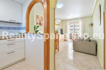 Prodej útulného apartmánu 3kk s výhledem na bazén-Torrevieja - 9