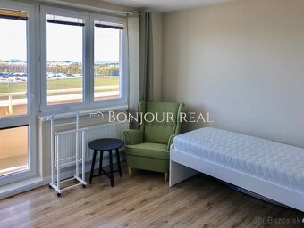NA PREDAJ JEDINEČNÝ 3-IZBOVÝ PENTHOUSE OBKLOPENÝ TERASAMI TT - 9