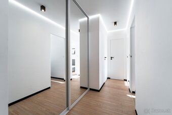 Luxusný 3-izbový Byt s balkónom a garážovým parkovaním - 9