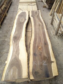 Predám vysušené orechové fošne - 8 cm hrubé - 9