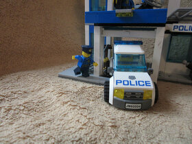 Lego City - 60047 - Policajná stanica - 851 kociek - 9