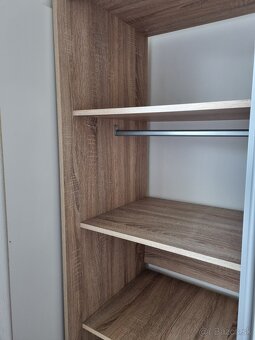 Šatníková skriňa so zrkadlom - 9