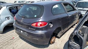 Lacno rozpredám Alfa Romeo 147 na náhradné diely - 9