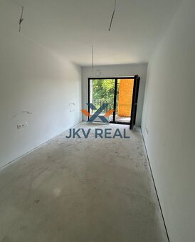 JKVreal ponúka na predaj rozľahlý 2-izbový byt (68,95 m²) v - 9