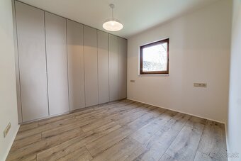 NA PREDAJ 3-IZB. HAUSBÓT V BRATISLAVE - 9