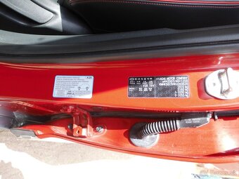 Predám Hyundai Kona 1.6 T-GDi Style 4WD A/T, r.v. 2/2019 - 9