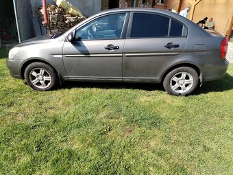 Predám hyundai accent 1.4 - 9