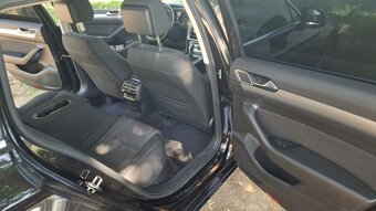 Volkswagen Passat Variant 2.0 TDI 140kW Highline DSG 2019 - 9