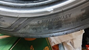 Goodyear 245/45 R18 - 9