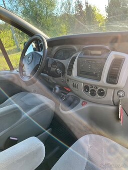 Opel Vivaro 2,5 CDTI r. 2005 - 9