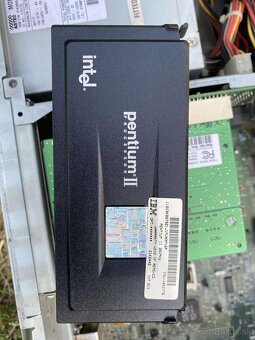 Predám retro počítač z Windows xp 98 IBM Personal Computer 3 - 9