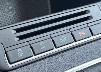 Volkswagen Tiguan 1.4TSi 90kw KLIMA TAŽNÉ ALU benzín manuál - 9