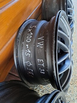 Plechové disky 5x100 R15 + puklice Sparco.. - 9