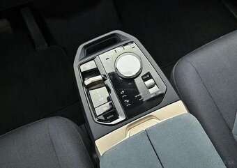 BMW iX XDRIVE 40 Připravujeme 240 kw - 9
