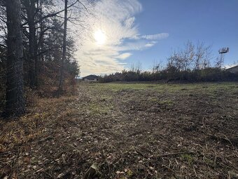 🌞 Slnečný pozemok pri lese – maximum súkromia v Badíne - 9