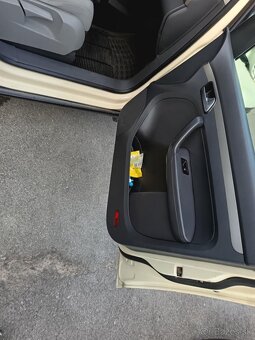 Ponúkam na predaj VW TOURAN 1,9 TDI 66kw, r.v. 2007 - 9
