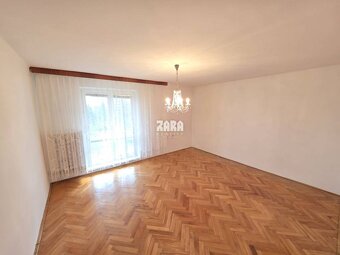 Sečovce - pekný 3 izbový TEHLOVÝ byt 73m2, balkón, záhrada.I - 9