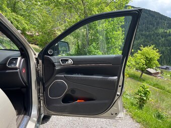 JEEP GRAND CHEROKKE - 9