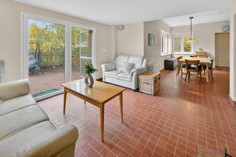 Na predaj priestranná 5-izbová chata s rozľahlým ovocným sad - 9