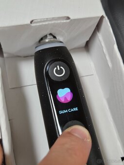 Oral-B iO 10 Black – nová, špičková elektrická zubná kefka - 9