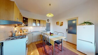 Atraktívny 5 izbový rodinný dom s garážou, veľký pozemok - 9