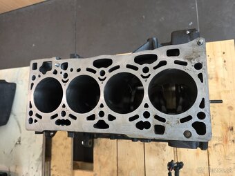 BLOK MOTOR  2,0 TDI DFF / DFS NOVY + KLUKA - 9