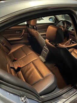 BMW E90 325i – 160 kW, automat - 9