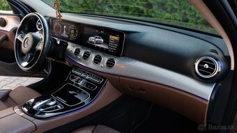 Mercedes E220d - Hnedá Metalíza, CarPlay, Letná-Zimná sada - 9