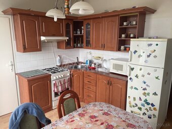 Predám 3izbový veľkometrážny byt s balkónom,ul Veľ… - 9