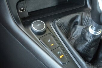 Ford Focus 1.5 Benzín 110kw ST LIne SR 1 Majiteľ - 9