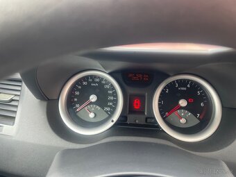 Predám Renault Megane 1.6 benzín (2005) - 9