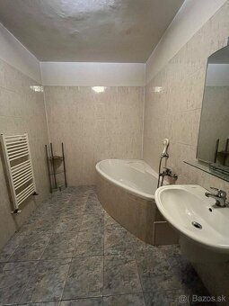 Prenájom 4-izbovy byt - 9