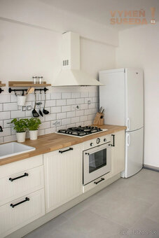 VYMEŇ SUSEDA – VÝNIMOČNÝ 2 IZB. ZARIADENÝ BYT S DVOMA BALKÓ - 9